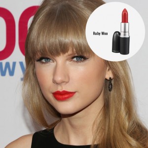 Labial rojo de taylor swift mac ruby wo